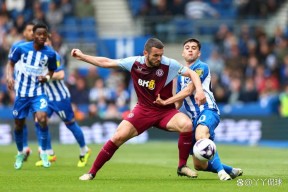 中欧平台 -包含阿斯顿维拉训练开放日；冲刺阶段远射贴柱引欢呼；欧冠在即；临场指挥获称赞的词条