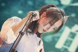 包含赛地聚焦:欧超杯赛后热度飙升;法兰克福遗憾出局;信心回归;细节决定成败的词条 包含赛地聚焦:欧超杯赛后热度飙升;法兰克福遗憾出局;信心回归;细节决定成败的词条